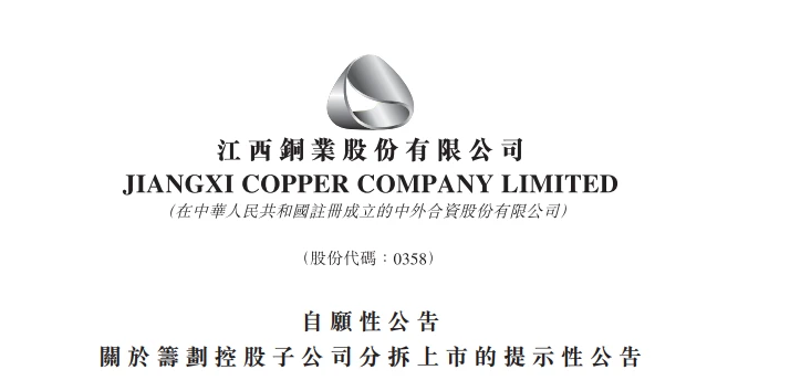穿卫衣不要傻傻地搭配牛仔裤,这几种穿法推荐给你,档次高了不少